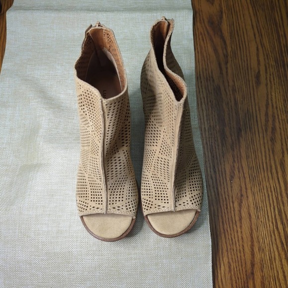 Lucky Brand Shoes - NWT Lucky Brand Sz 7.5 booties
